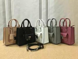 Picture of Michael Kors Lady Handbags _SKUfw106632917fw